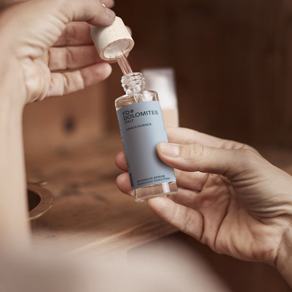 L02-U-Intensive-Serum-Laura-30ml-90x60mm-4_a12041ba-5481-4a0f-9771-3fe8d8fb7882.jpg